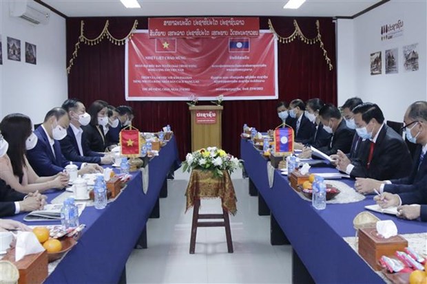 Le chef de la Commission de sensibilisation et d’education poursuit sa visite au Laos hinh anh 1