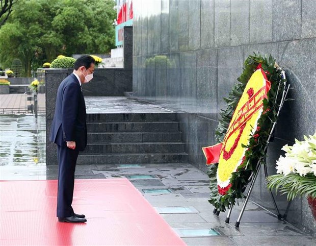 Le Premier ministre japonais Kishida Fumio termine avec succes sa visite officielle au Vietnam hinh anh 2