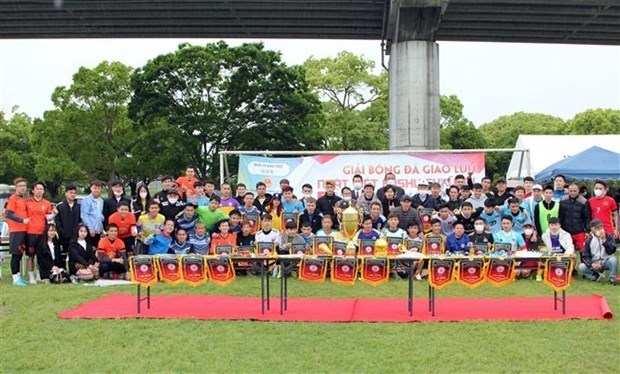 Un tournoi de football amical relie les Vietnamiens et les Japonais hinh anh 1