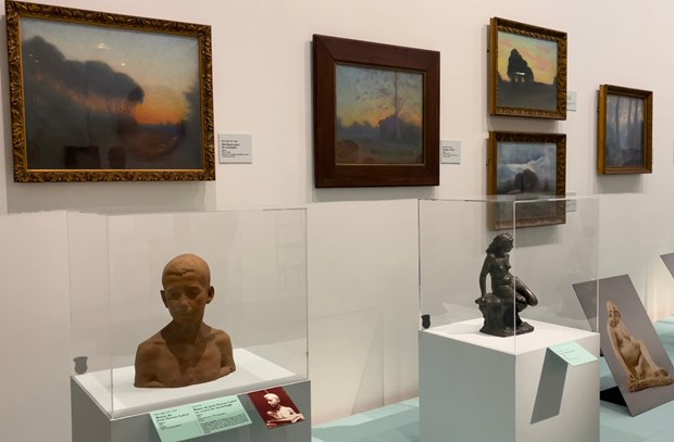 "L’Art en exil", une exposition dediee a l’empereur Ham Nghi hinh anh 1