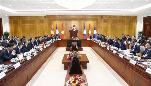 Le Vietnam et le Laos s’engagent a approfondir leurs liens hinh anh 1