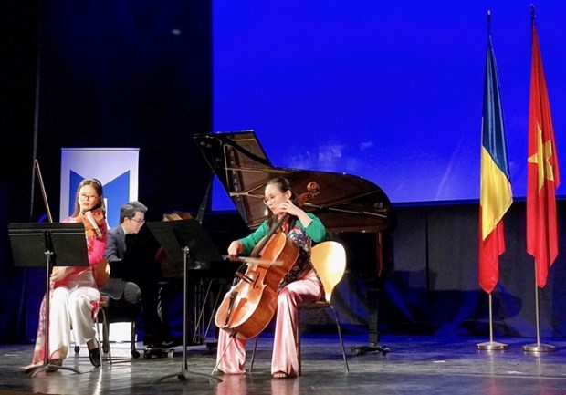 Concert au diapason de l’amitie Vietnam-Roumanie a Bucarest hinh anh 1