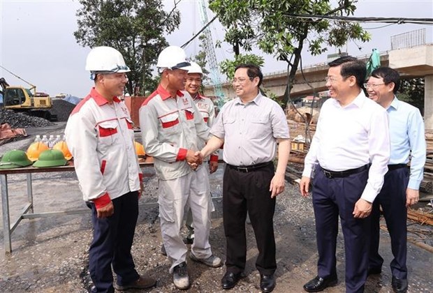 Le PM Pham Minh Chinh dialogue avec les travailleurs de tout le pays hinh anh 2