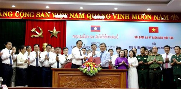 Quang Binh et Savannakhet promeuvent leurs liens multiformes hinh anh 2