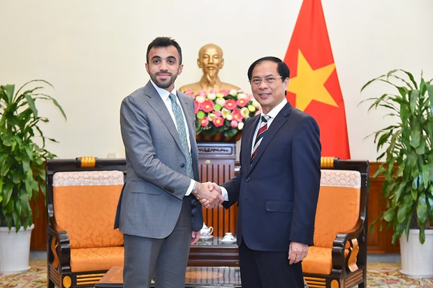 Vietnam calls for stronger ties with the UAE and Oman hinh anh 1