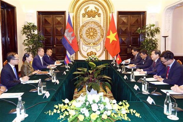 Le vice-Premier ministre Le Minh Khai travaille avec son homologue cambodgienne hinh anh 1