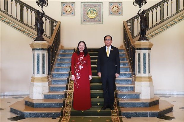 La vice-presidente Vo Thi Anh Xuan rencontre le Premier ministre thailandais hinh anh 1