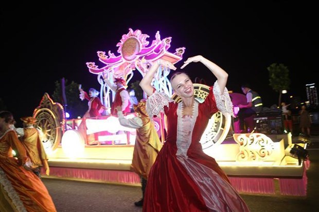 Le carnaval de rue Sun Fest lance un ete anime dans la ville de Da Nang hinh anh 1