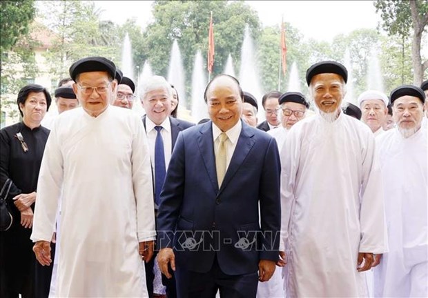 Le president Nguyen Xuan Phuc rencontre des dignitaires caodaistes hinh anh 1