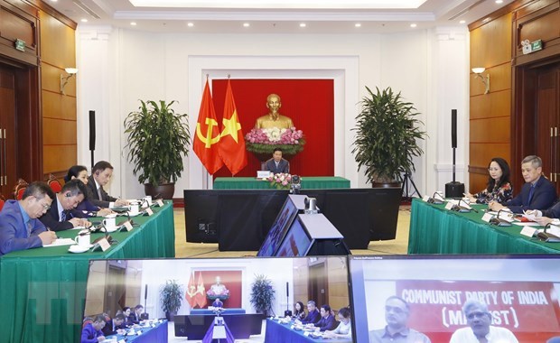 Le permanent du Secretariat du PCV Vo Van Thuong s’entretient en ligne avec Sitaram Yechury hinh anh 1