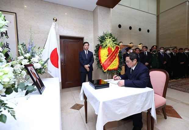 Les dirigeants vietnamiens expriment leurs condoleances pour le deces d'Abe Shinzo hinh anh 3