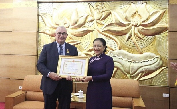 La VUFO decore l’ambassadeur de Belgique au Vietnam hinh anh 1