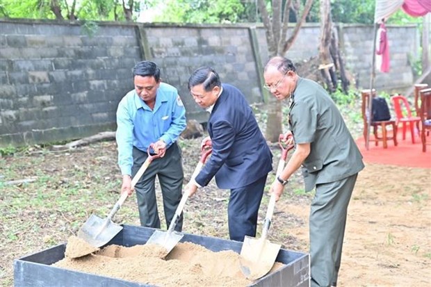 Pour la conservation des restes des soldats volontaires vietnamiens tombes au Cambodge hinh anh 2