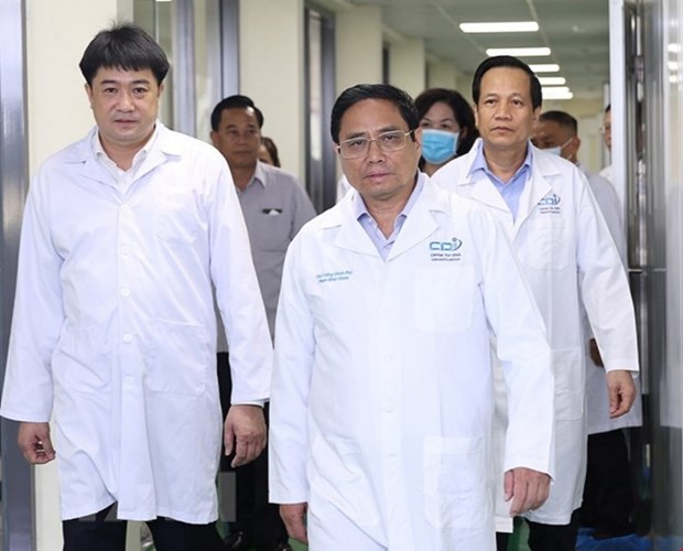 Le PM Pham Minh Chinh travaille avec les unites d'expertise de l'ADN des restes de Morts hinh anh 1