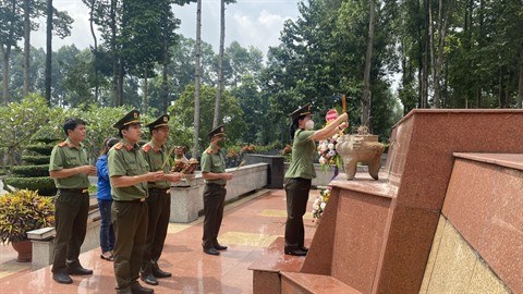 Ho Chi Minh-Ville: La police organise de nombreuses activites en l’honneur du 27 juillet hinh anh 1
