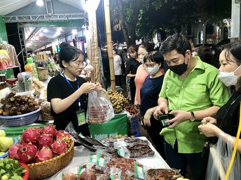 Hanoi promeut les produits agricoles et les specialites OCOP hinh anh 1