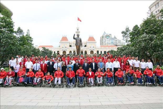 Le drapeau vietnamien dans le vent aux ASEAN Para Games 2022 hinh anh 1