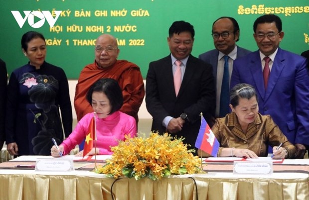 La presidente de l'Association d'amitie Vietnam - Cambodge recue par Men Sam An hinh anh 1