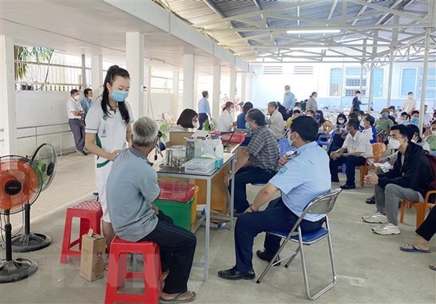 Le Vietnam enregistre 2.017 nouveaux cas de Covid-19 hinh anh 1