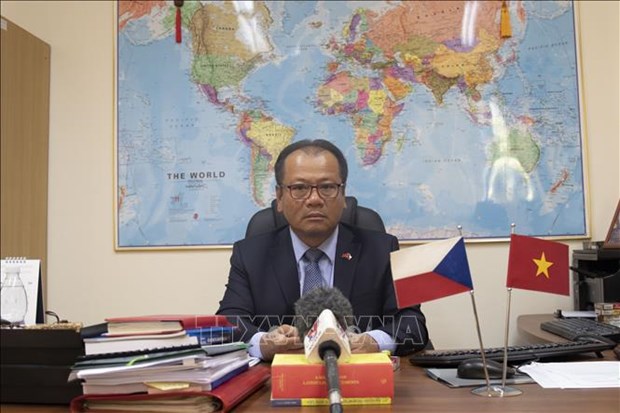 Aider les Vietnamiens en Republique tcheque dans les questions liees aux nouveaux passeports hinh anh 1