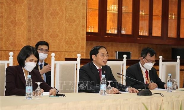 Le Vietnam et d'autres pays discutent des questions de securite en Asie de l'Est hinh anh 1