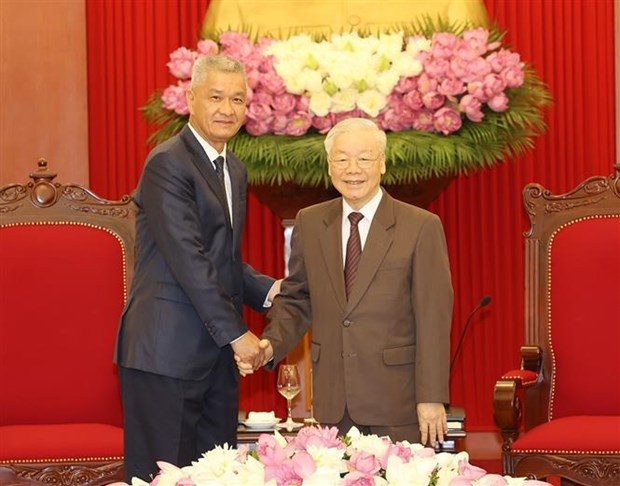 Le SG du Parti Nguyen Phu Trong recoit le secretaire du Comite municipal du Parti de Vientiane hinh anh 1