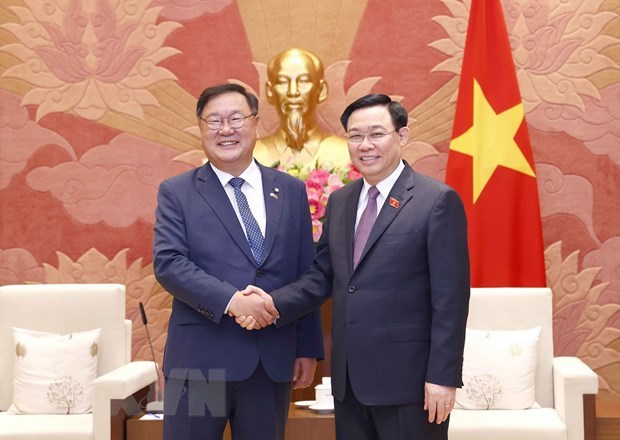 Le president de l’AN recoit le president du groupe parlementaire d’amitie R. de Coree-Vietnam hinh anh 1