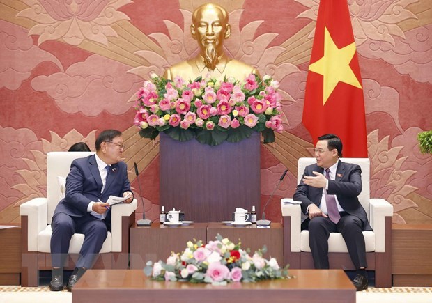 Le president de l’AN recoit le president du groupe parlementaire d’amitie R. de Coree-Vietnam hinh anh 2