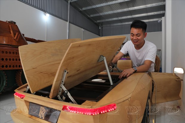 Une superbe collection de voitures en bois a l'echelle 2/3 "made in Vietnam" hinh anh 2