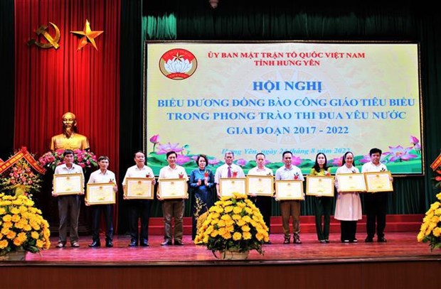 Emulation patriotique : Hung Yen organise une conference des catholiques exemplaires hinh anh 1