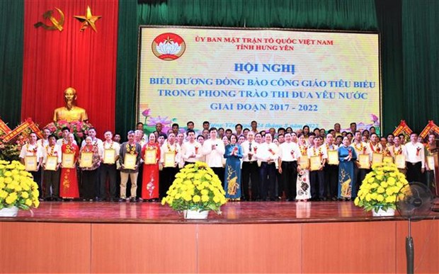 Emulation patriotique : Hung Yen organise une conference des catholiques exemplaires hinh anh 2