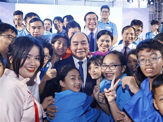 Le president Nguyen Xuan Phuc fete la rentree avec des enfants rendus orphelins par la pandemie hinh anh 2