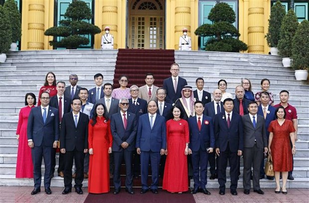 Le president de l'Etat recoit les delegues internationaux au Congres de la Croix-Rouge vietnamienne hinh anh 1