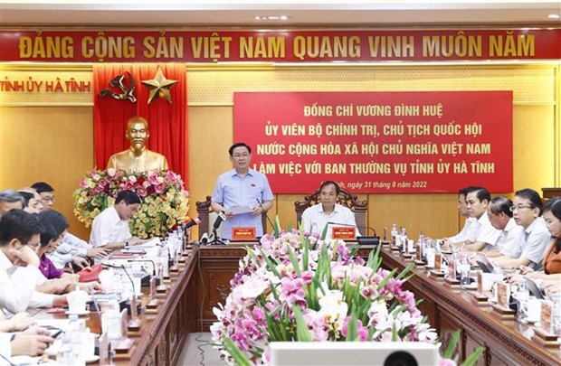 Le president de l’AN Vuong Dinh Hue travaille avec les autorites de Ha Tinh hinh anh 1