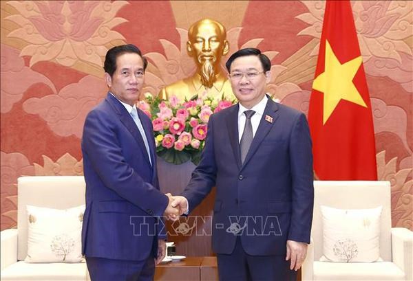Le president de l'Assemblee nationale Vuong Dinh Hue recoit le maire de Phnom Penh hinh anh 1