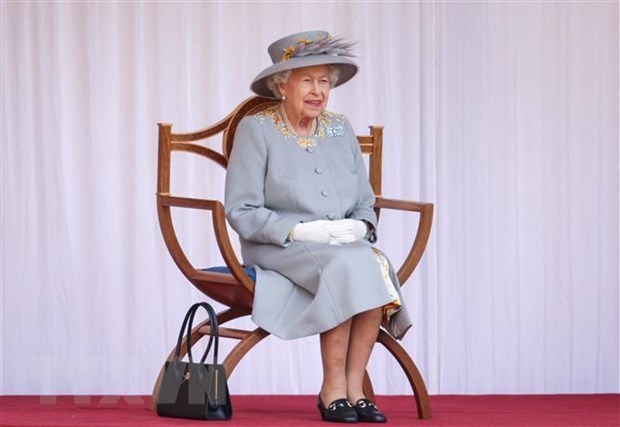 Le ministre des Affaires etrangeres rend hommage a la reine Elizabeth II hinh anh 1