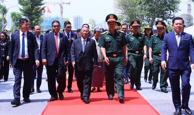 Le president de l’Assemblee nationale du Cambodge visite Viettel hinh anh 1