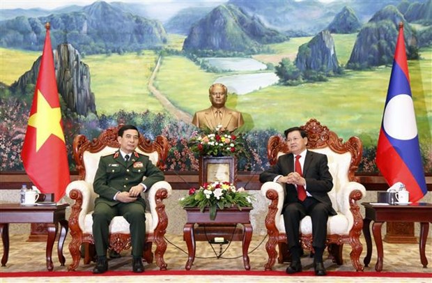 Des dirigeants lao recoivent le ministre vietnamien de la Defense hinh anh 1