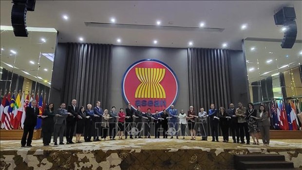 Le Vietnam assiste a la reunion du groupe de l'Initiative pour l'integration de l'ASEAN hinh anh 1