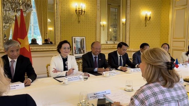Le Vietnam et la France renforcent leurs liens dans la fonction publique hinh anh 2