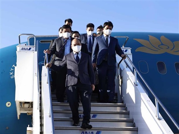 Le president guyen Xuan Phuc arrive a Tokyo pour les funerailles de feu le PM Abe Shinzo hinh anh 1