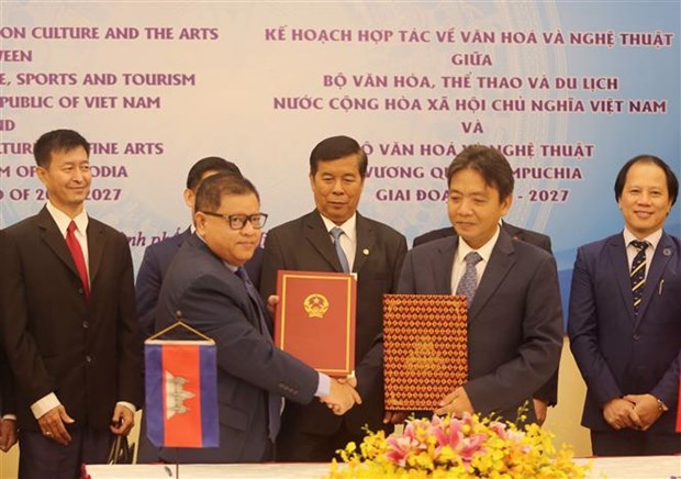 Le Vietnam et le Cambodge renforcent leur cooperation dans les domaines de la culture et de l'art hinh anh 1