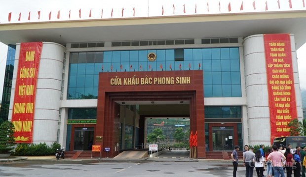 COVID-19 : Suspension du dedouanement au poste frontalier de Bac Phong Sinh a Quang Ninh hinh anh 1