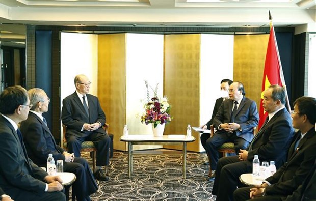 Le president Nguyen Xuan Phuc rend hommage au regrette PM Abe Shinzo, "grand ami intime" du Vietnam hinh anh 2