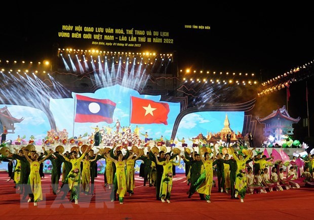 La revue lao Anou Mai exalte les relations Vietnam-Laos hinh anh 2