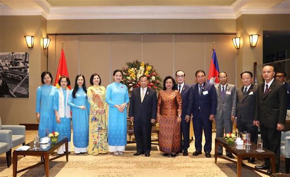 Le president du Senat du Cambodge Samdech Say Chhum rencontre des femmes dirigeantes hinh anh 1