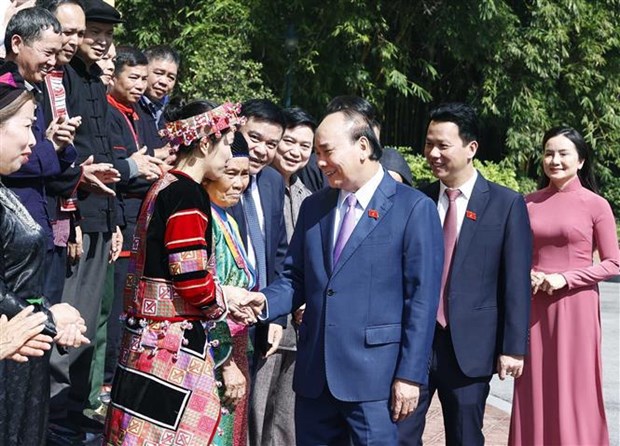 Le president rencontre des personnes modeles de la province de Ha Giang hinh anh 1