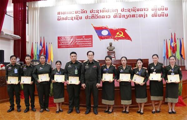 Le vietnamien est enseigne dans un hopital militaire du Laos hinh anh 1