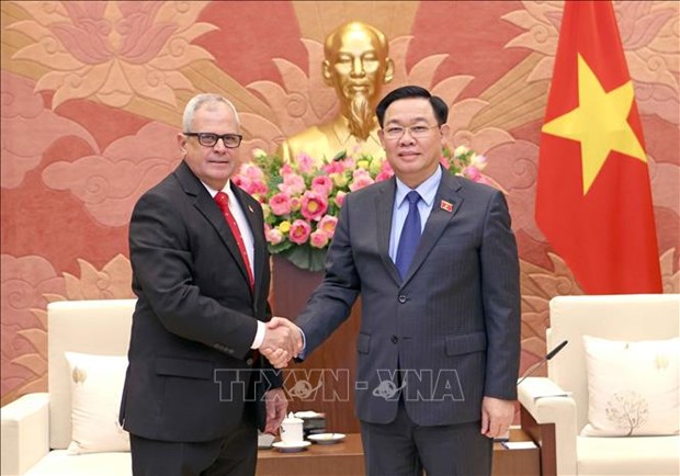 Le president de l’AN Vuong Dinh Hue recoit le secretaire general de l’AN et du Conseil d’Etat de Cuba hinh anh 1