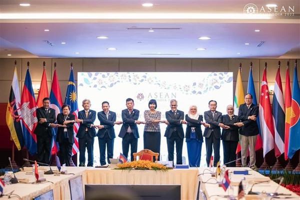 Reunion preparatoire des 40e et 41e Sommets de l'ASEAN et sommets connexes hinh anh 2